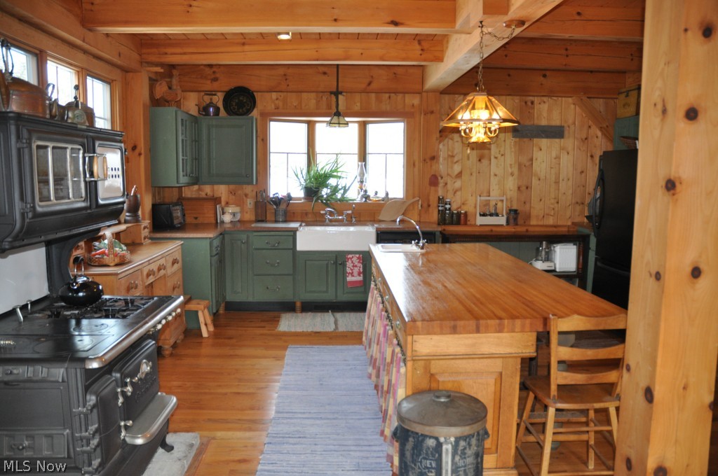 12463 Pond Road Burton, OH 44021 - Photo 4 of 23 View of kitchen and island