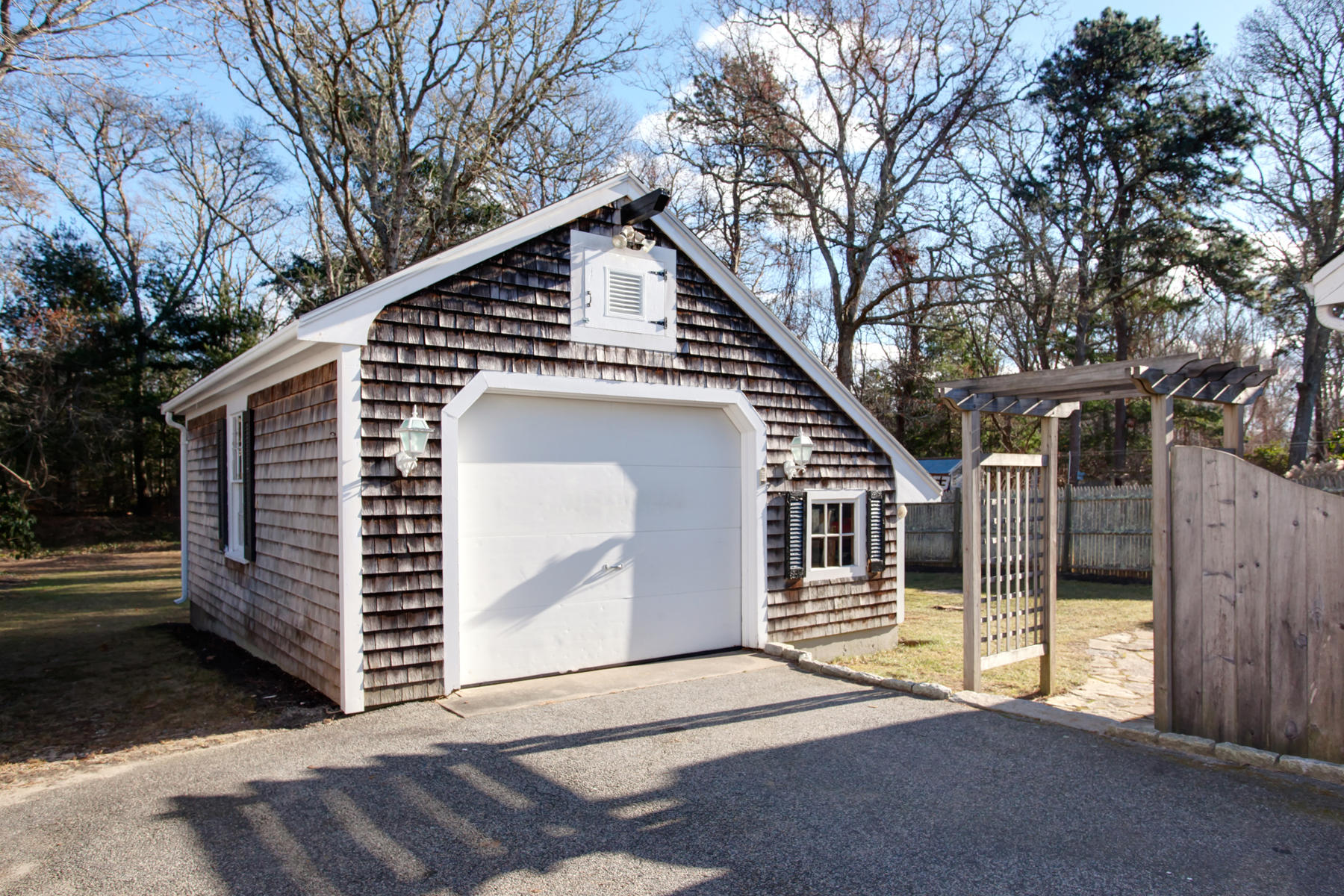 46 Thorne Road Bourne, MA 02532 - Photo 4 of 32 a view of a house with a large tree
