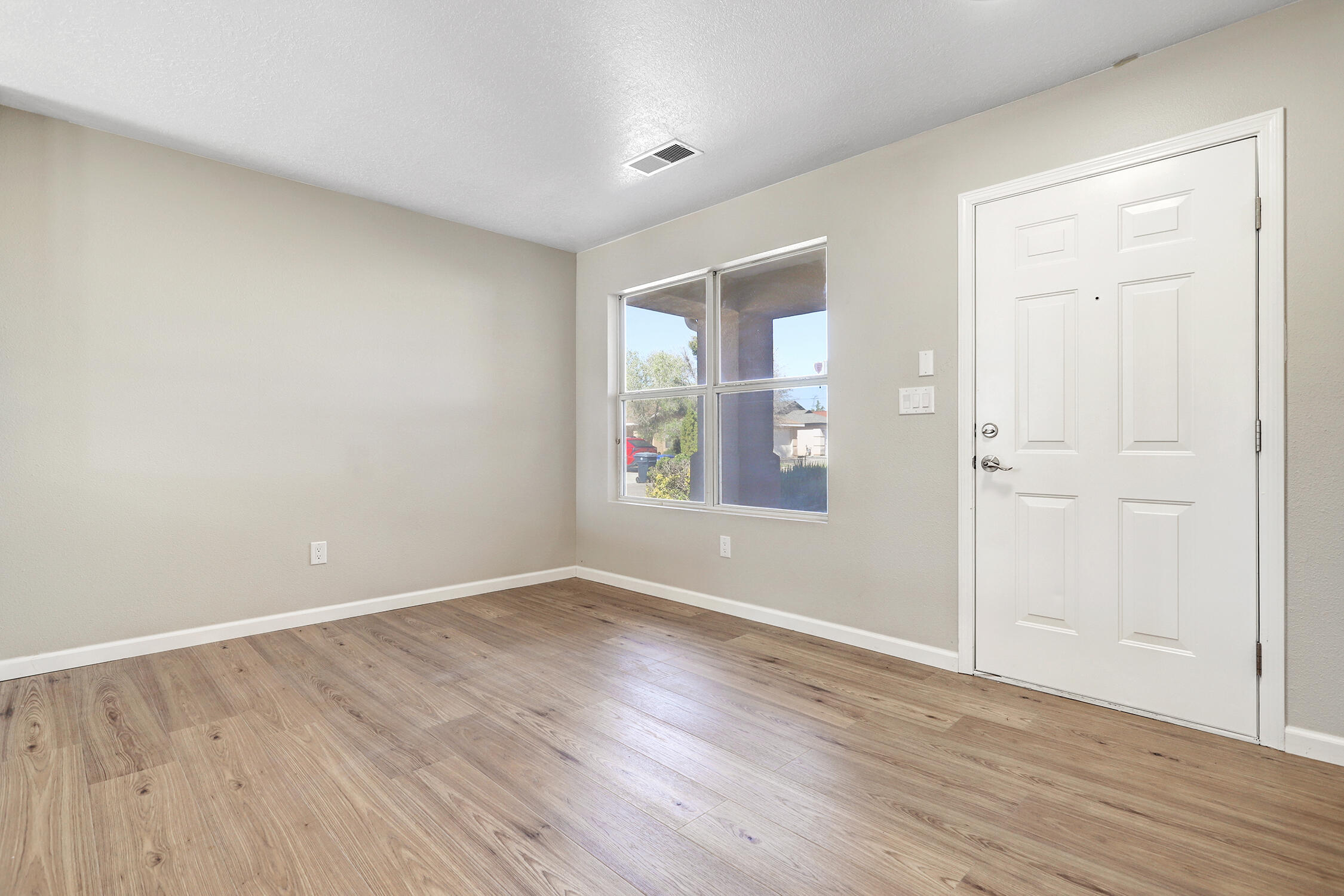 7928 Stephan Road Southwest Albuquerque, NM 87121 - Photo 4 of 33 Gallery Image 4