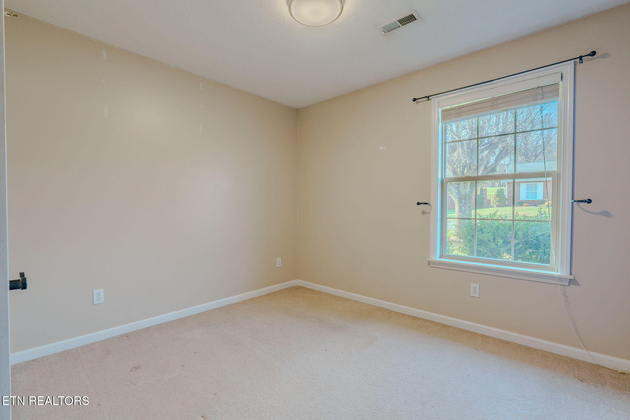 6622 Carina Lane Corryton, TN 37721 - Photo 17 of 30 an empty room with a window