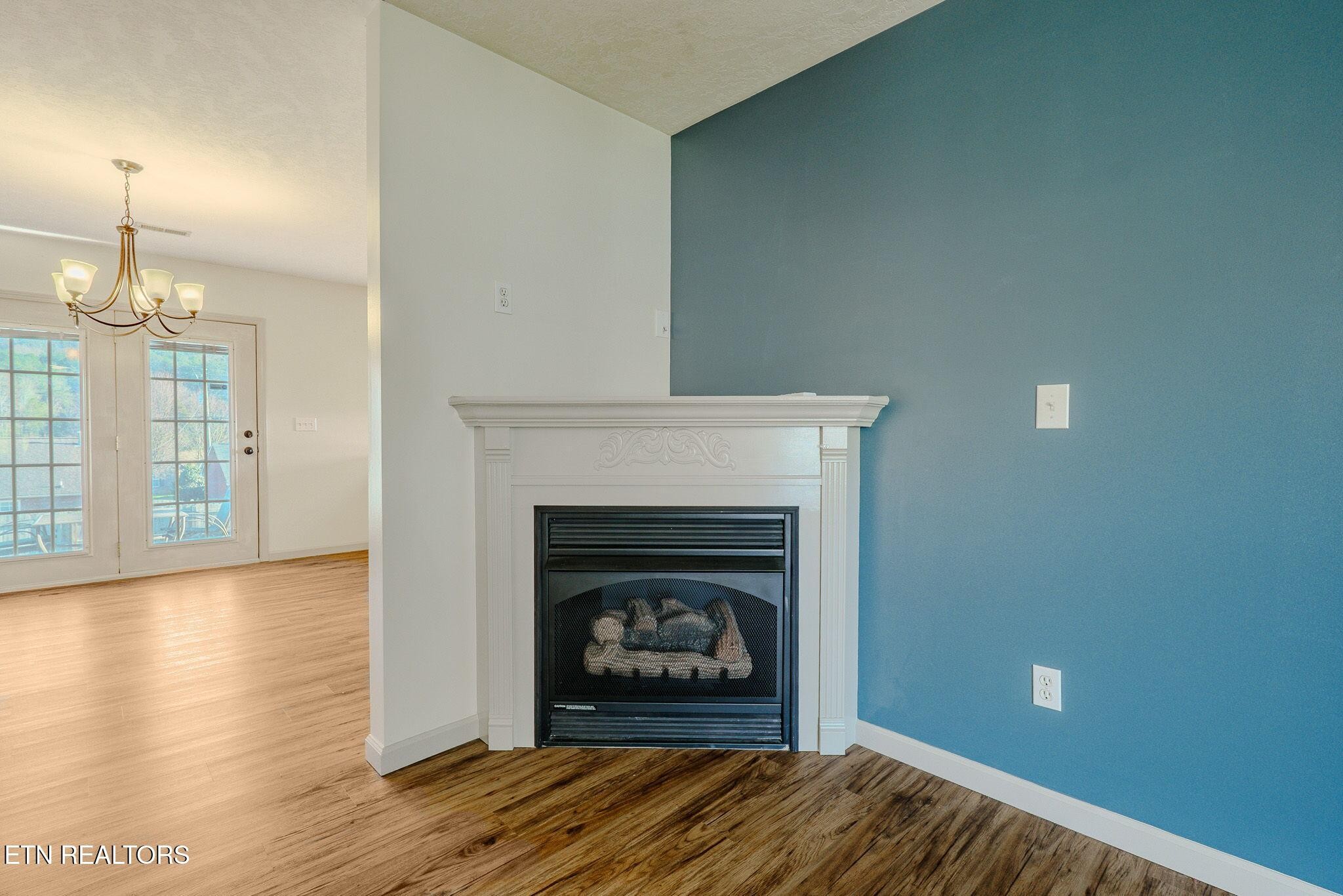 6622 Carina Lane Corryton, TN 37721 - Photo 5 of 30 a living room with a fireplace