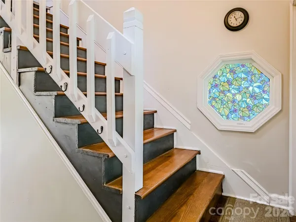 a view of entryway with a front door