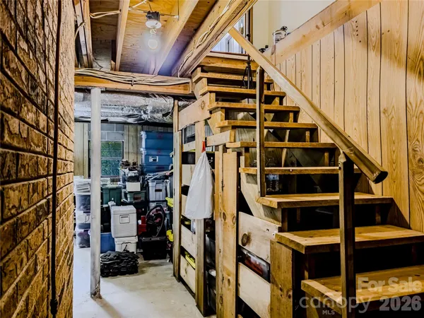 a view of entryway with a front door