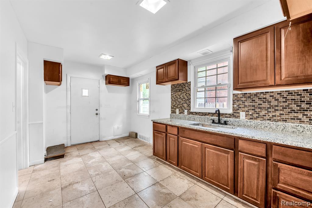 5068 Audubon Road Detroit, MI 48224 - Photo 14 of 29