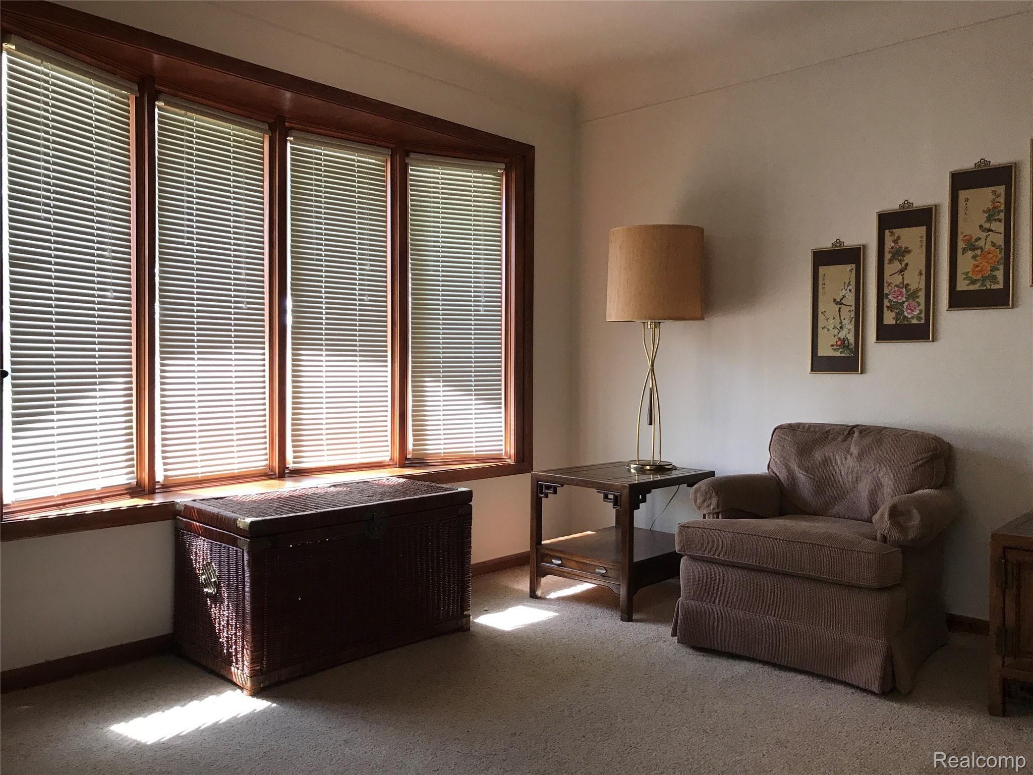 9935 Reeck Road Allen Park, MI 48101 - Photo 14 of 24 Living room (14).jpeg