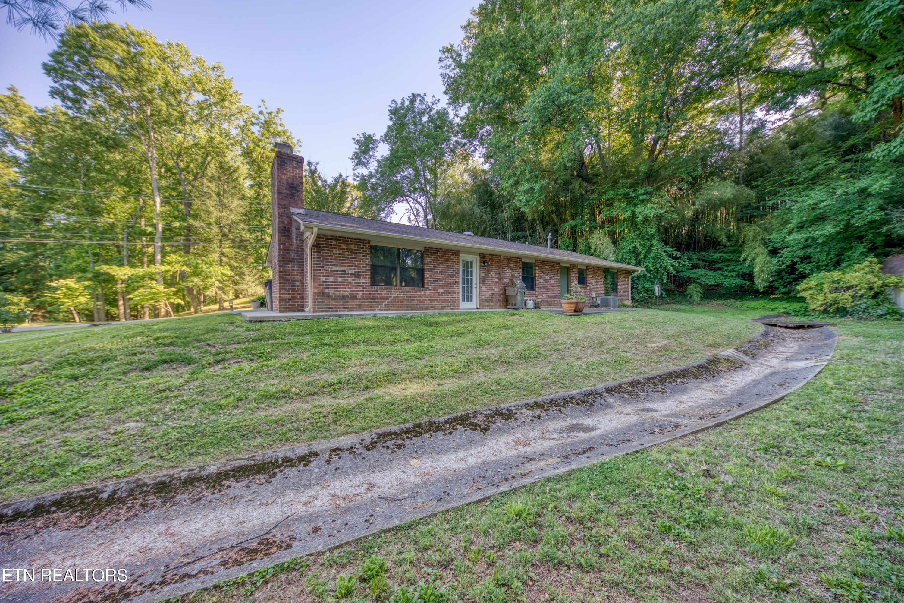 4521 Crestfield Road Knoxville, TN 37921 - Photo 16 of 21 Back yard