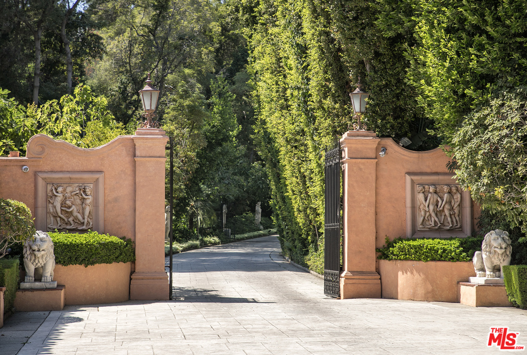 1011 North Beverly Drive Beverly Hills, CA 90210 - Photo 4 of 42