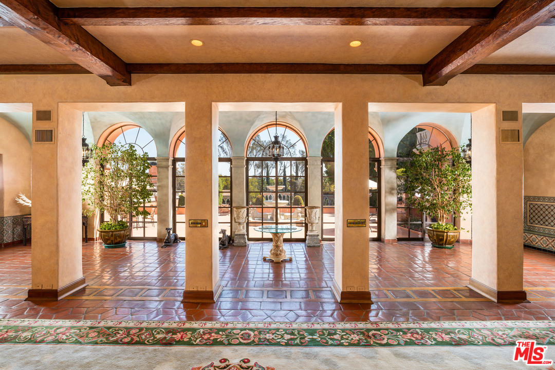 1011 North Beverly Drive Beverly Hills, CA 90210 - Photo 35 of 42