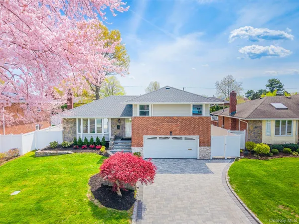 $1,280,000 | 19 Birchwood Park Drive, Syosset, NY 11791