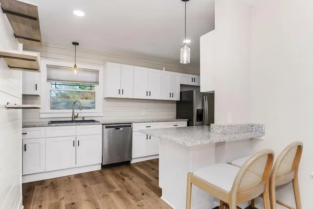 $370,000 | 1705 Southwest Walnut Street, Blue Springs, MO 64015