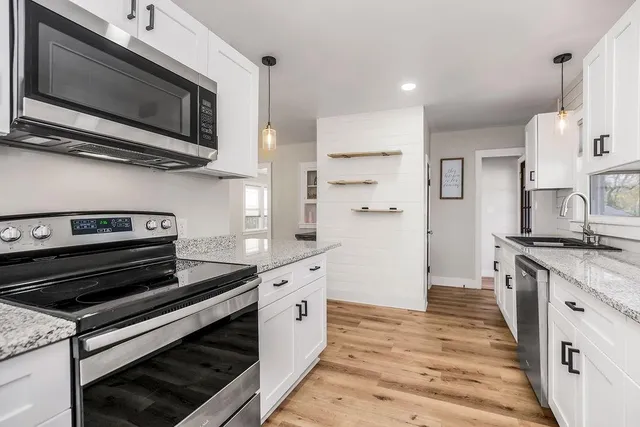 $370,000 | 1705 Southwest Walnut Street, Blue Springs, MO 64015