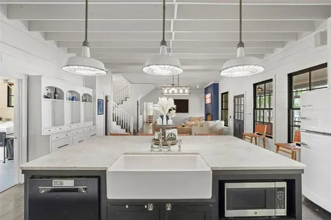 $699,000 | 2000 North Lake Drive, Greenville, TX 75402