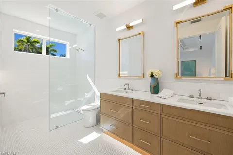 $10,500,000 | 575 13th Avenue South, Naples, FL 34102