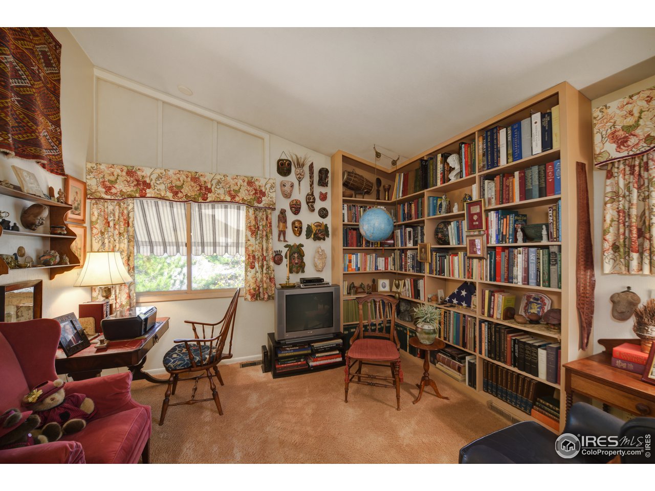 550 13th Street Boulder, CO 80302 - Photo 12 of 26 a living room with furniture a bookshelf and a window