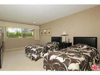 12251 Castlegate Drive Los Angeles, CA 90049 - Photo 27 of 38 a bedroom with two beds and a window