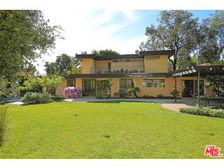 12251 Castlegate Drive Los Angeles, CA 90049 - Photo 30 of 38 a front view of a house with garden