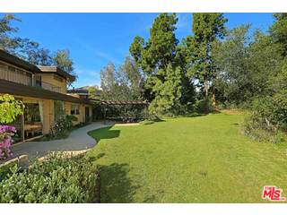 12251 Castlegate Drive Los Angeles, CA 90049 - Photo 31 of 38 a view of backyard of house with green space