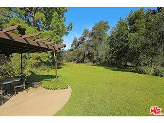 12251 Castlegate Drive Los Angeles, CA 90049 - Photo 32 of 38 a view of a backyard