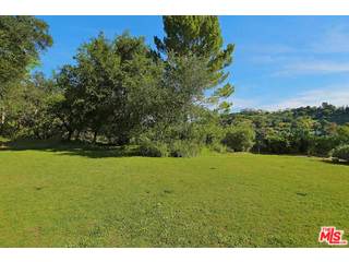 12251 Castlegate Drive Los Angeles, CA 90049 - Photo 33 of 38 a view of an outdoor space and a yard