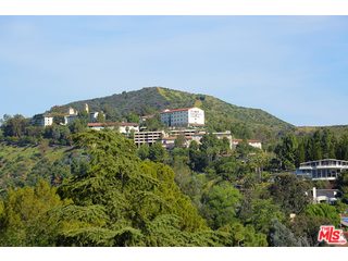 12251 Castlegate Drive Los Angeles, CA 90049 - Photo 36 of 38 a view of a lush green field