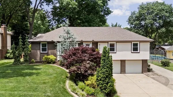 $345,000 | 4706 Stearns Lane, Shawnee, KS 66203