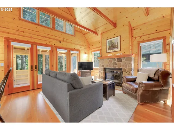$475,000 | 56411 McKenzie Highway, Unit 6, Blue River, OR 97413