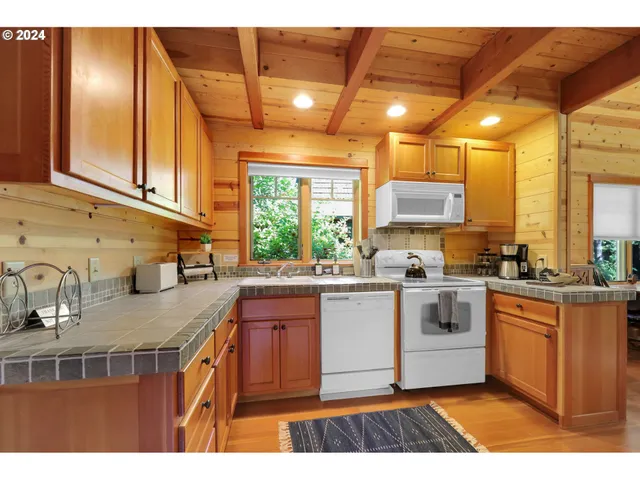 $485,000 | 56411 McKenzie Highway, Unit 6, Blue River, OR 97413