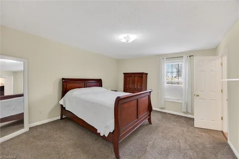 $268,900 | 368 Fox Creek Lane, Lexington, NC 27292