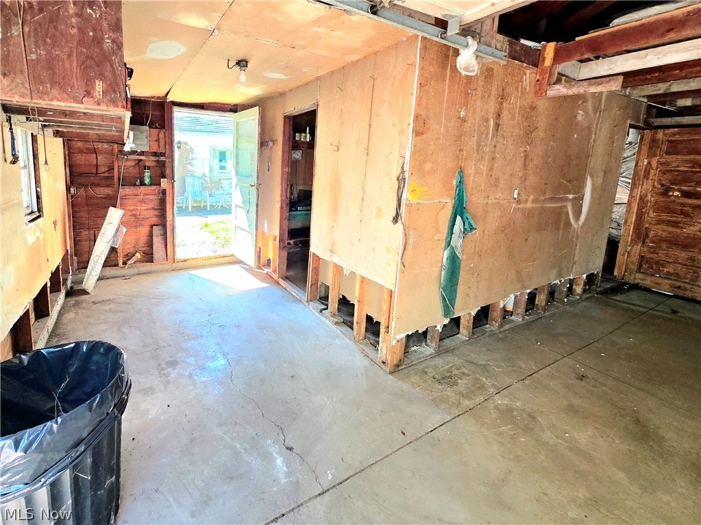4141 Dunton Road Lorain, OH 44055 - Photo 28 of 32 Workshop in garage
