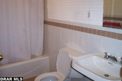17680 Beech Daly Road Romulus, MI 48174 - Photo 6 of 12 20016296-5.JPG