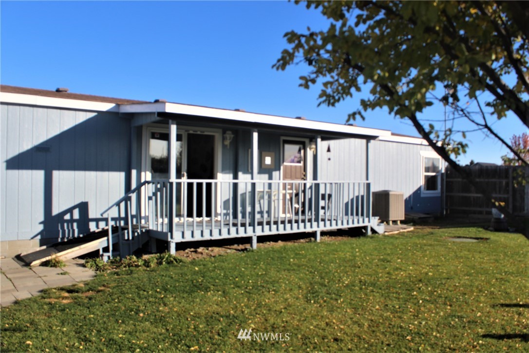 8253 Scott Road Northeast Moses Lake, WA 98837 - Photo 2 of 9