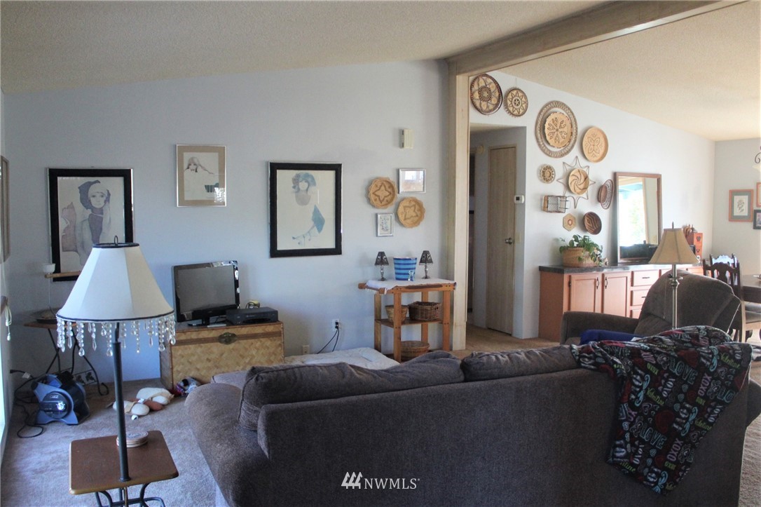 8253 Scott Road Northeast Moses Lake, WA 98837 - Photo 4 of 9