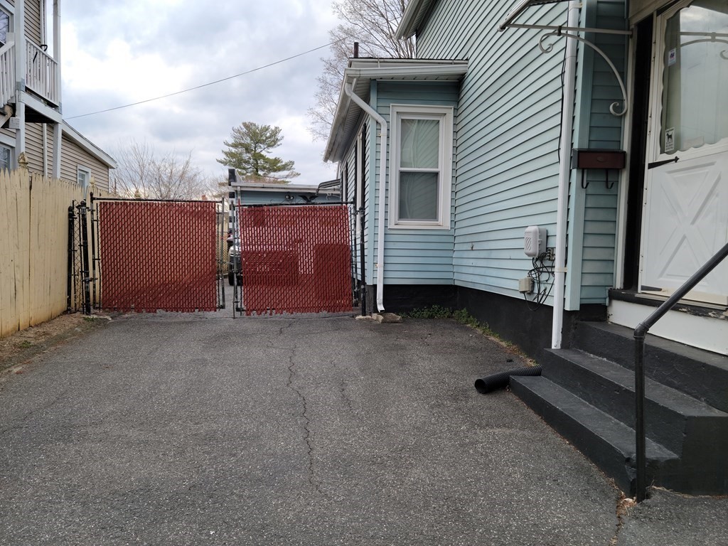 20 Manhattan Street Springfield, MA 01109 - Photo 3 of 16 Gallery Image 3