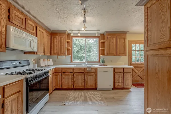 $825,000 | 20006 68th Avenue Northeast, Kenmore, WA 98028