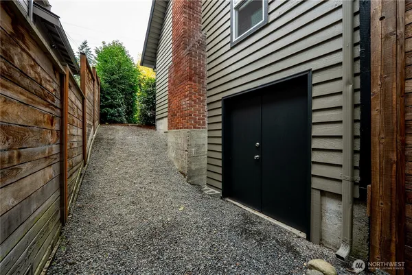 $825,000 | 20006 68th Avenue Northeast, Kenmore, WA 98028