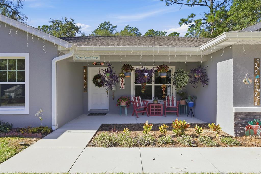 9239 Southwest 197th Circle Dunnellon, FL 34432 - Photo 3 of 57 a view of a porch with a dining table and chairs