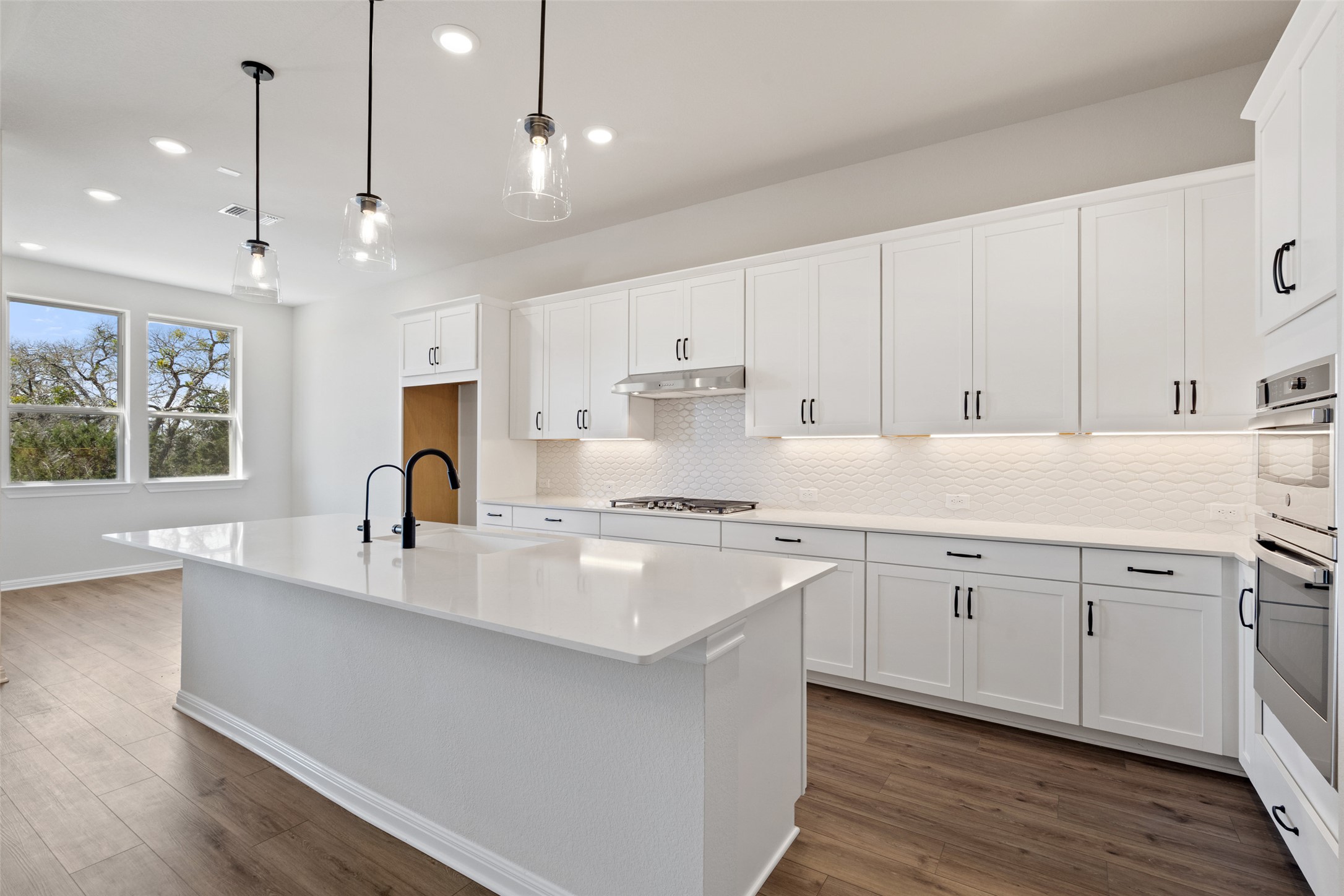 556 Redding Way Georgetown, TX 78633 - Photo 19 of 40 Photos are representative images and renderings for illustrative purposes only. Actual structural options and design images of the home may vary.