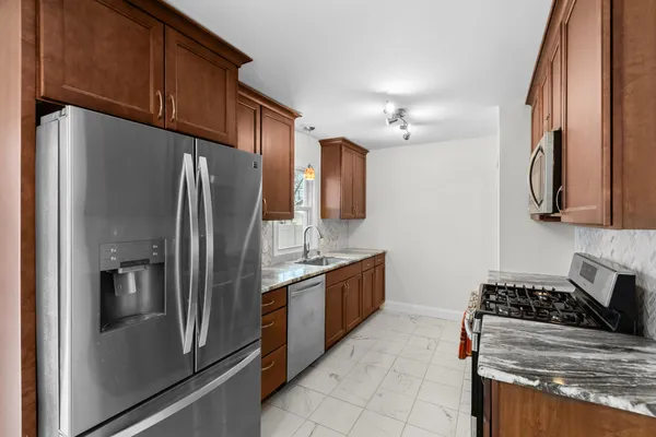 $2,350 | 4521 Thorncroft Avenue, Royal Oak, MI 48073
