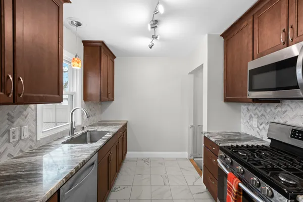 $2,350 | 4521 Thorncroft Avenue, Royal Oak, MI 48073