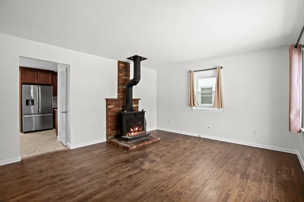 $2,350 | 4521 Thorncroft Avenue, Royal Oak, MI 48073