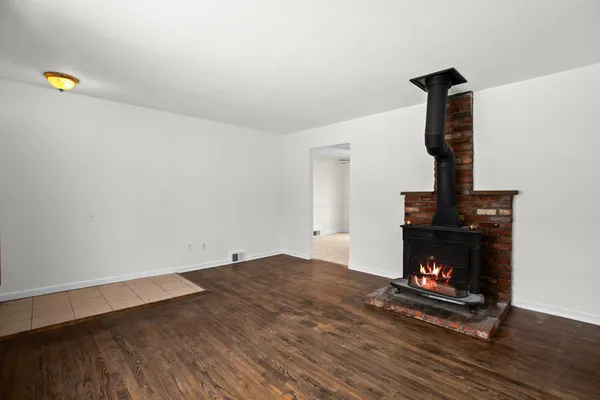 $2,350 | 4521 Thorncroft Avenue, Royal Oak, MI 48073