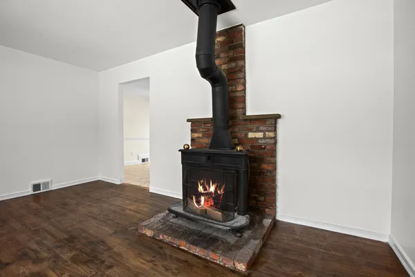 $2,350 | 4521 Thorncroft Avenue, Royal Oak, MI 48073