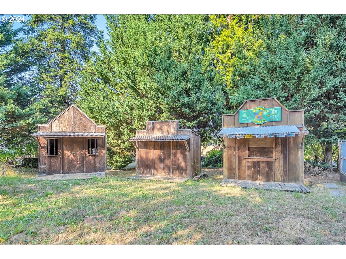 26901 Northwest St Helens Road Scappoose, OR 97056 - Photo 39 of 43 a front view of a house with garden