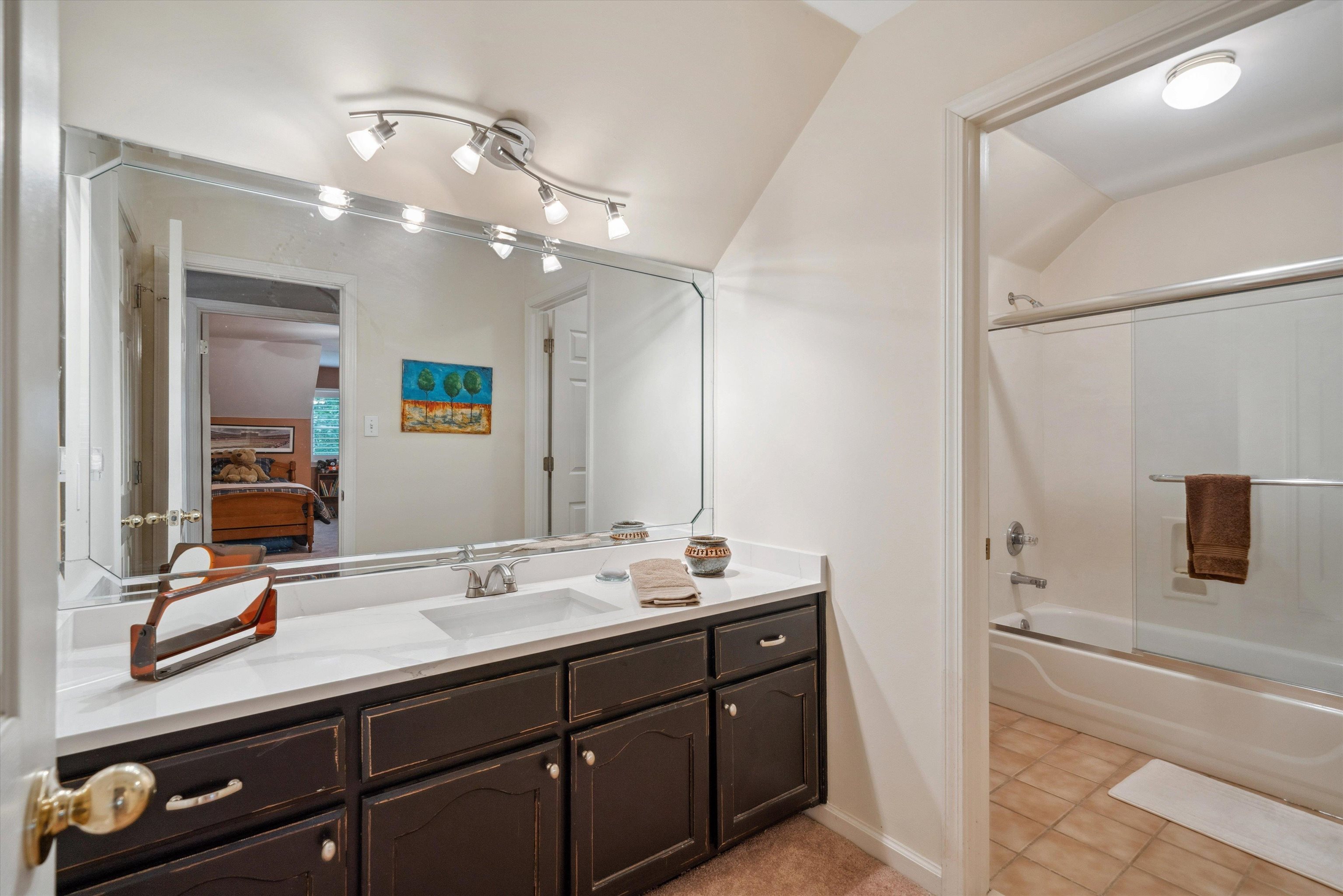928 West Powell Road Collierville, TN 38017 - Photo 23 of 37 Located across the hall from bedroom #2