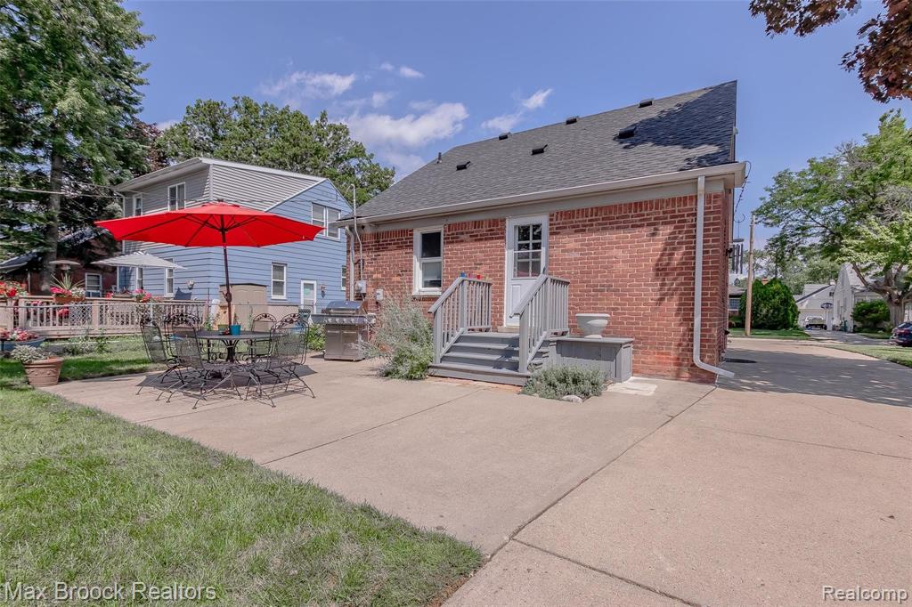 1353 Columbia Road Berkley, MI 48072 - Photo 7 of 29