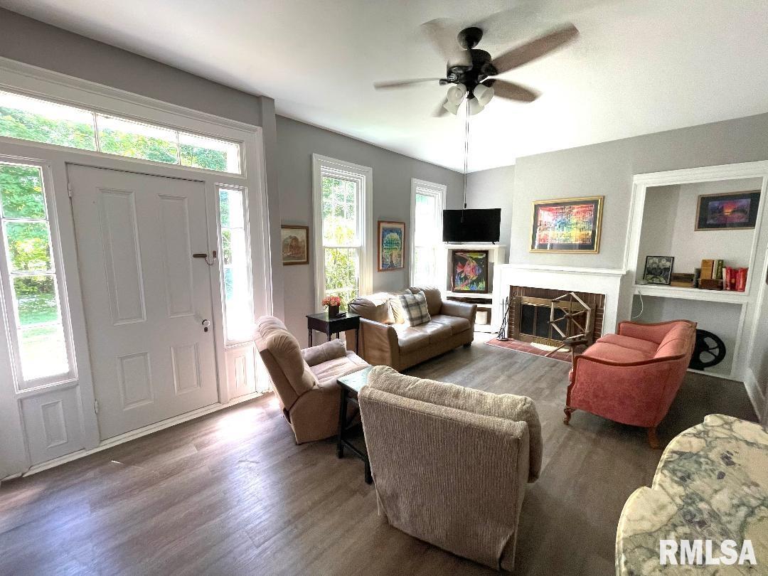 4530 East Carpenter Road Centralia, IL 62801 - Photo 2 of 23