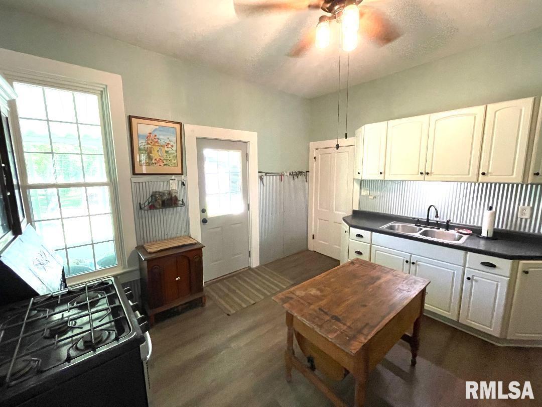 4530 East Carpenter Road Centralia, IL 62801 - Photo 5 of 23