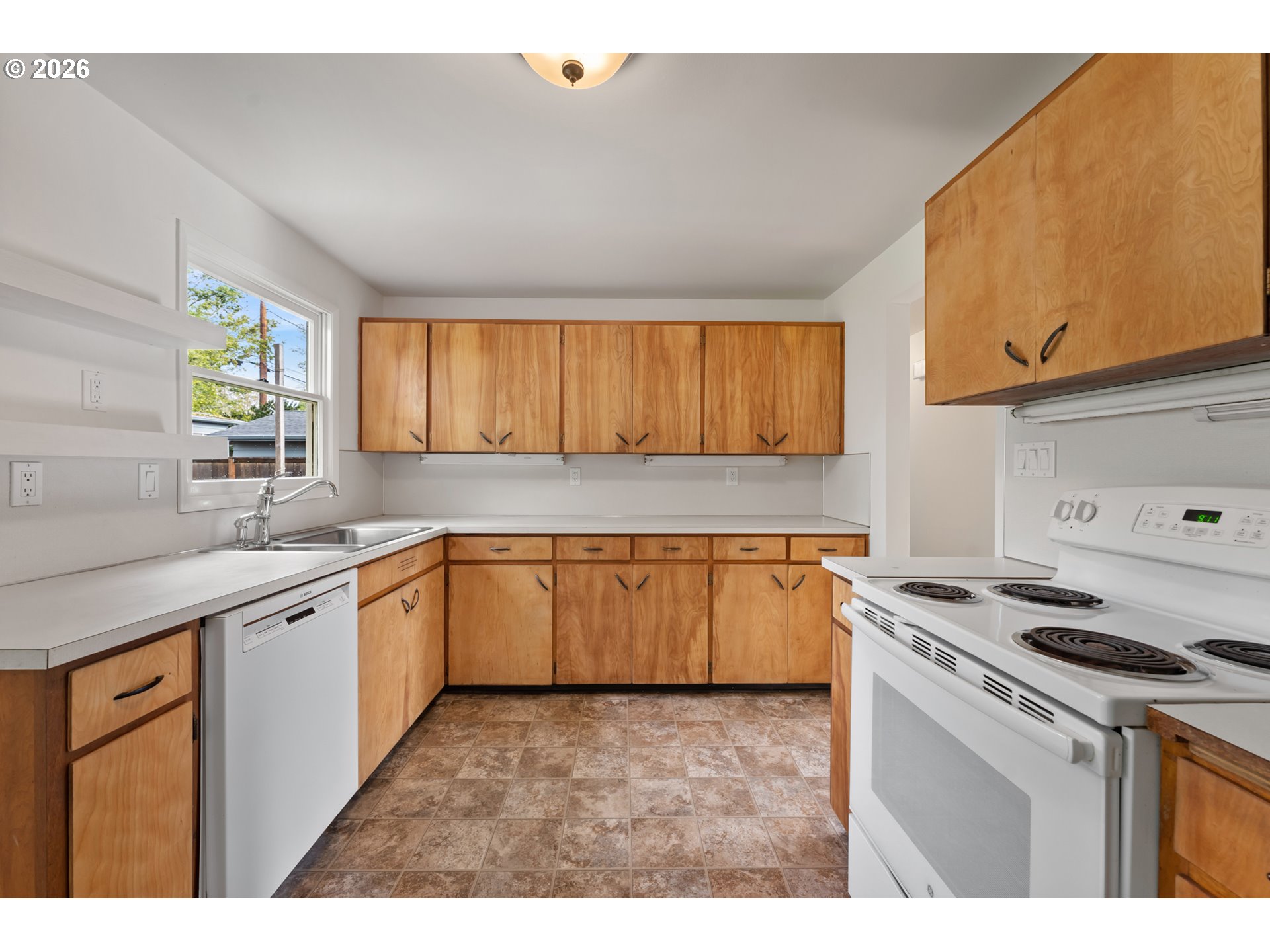 6755 Southwest Princess Avenue Beaverton, OR 97008 - Photo 12 of 35