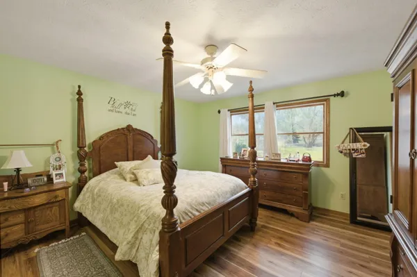 $254,900 | 712 Dogwood Court Southwest, De Motte, IN 46310