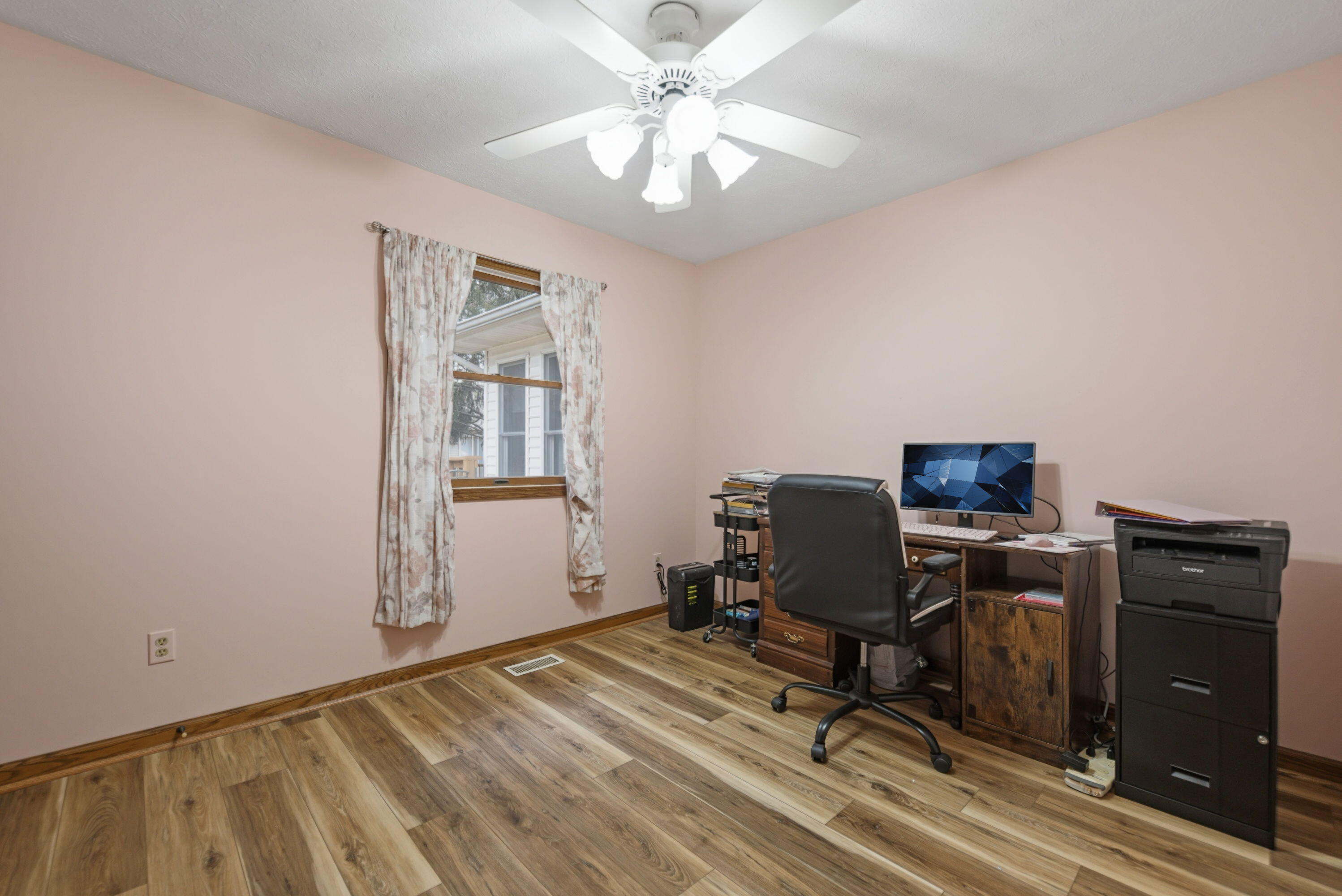 712 Dogwood Court Southwest De Motte, IN 46310 - Photo 12 of 17 2996x2000